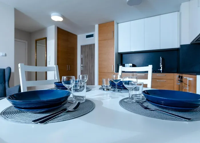 Klifowa 86 レバル